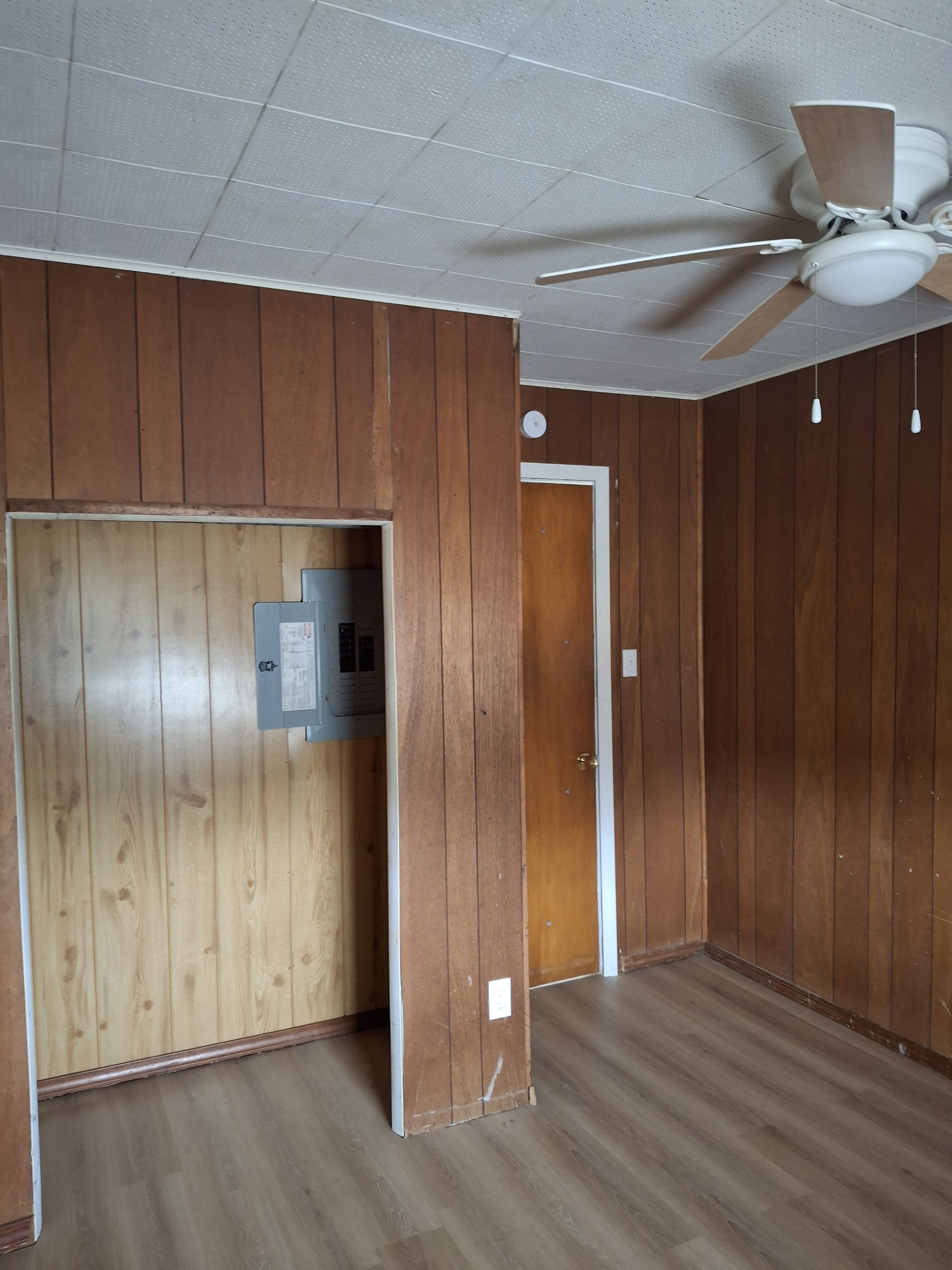 1707 1/2 East Memorial Drive