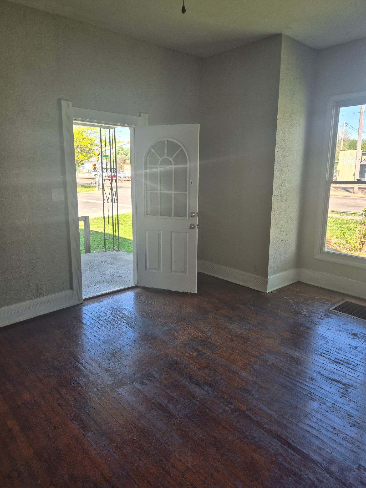 611 Nichol Avenue - 2